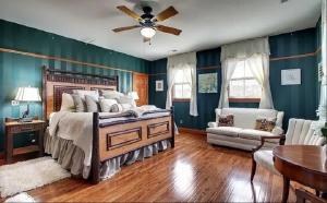 Second bedroom inside the lodge